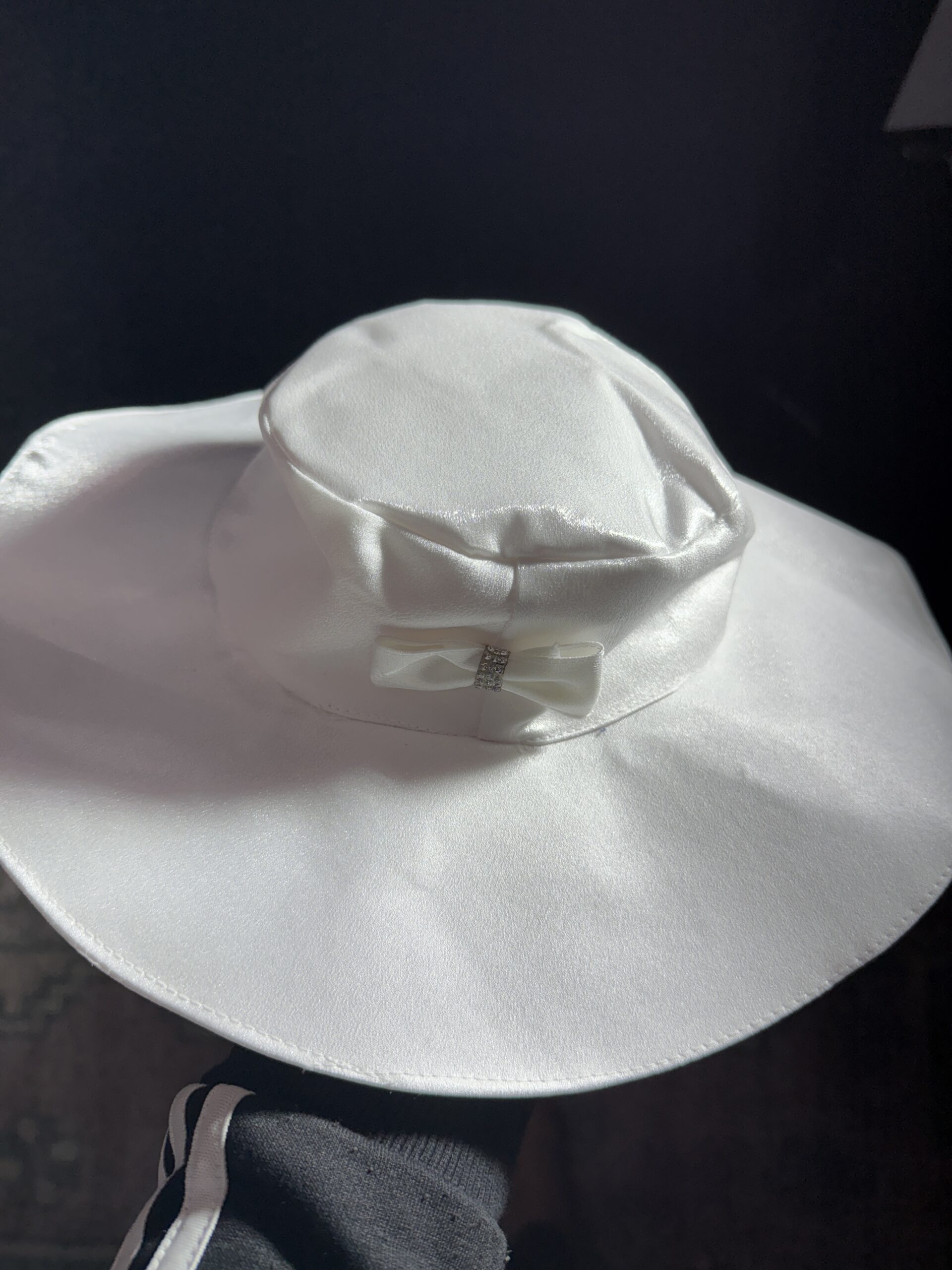 Party Wear Frock for Girls with Hat and Hand bag- white - Image 3